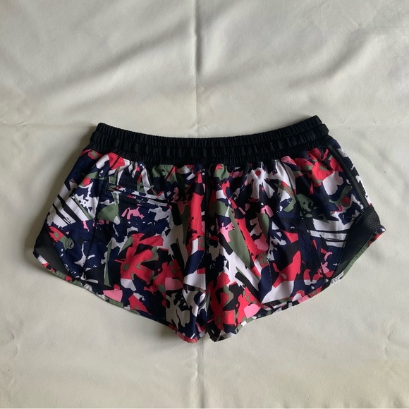 lululemon athletica Multicolor Camo Women Shorts - Picture 3 of 10
